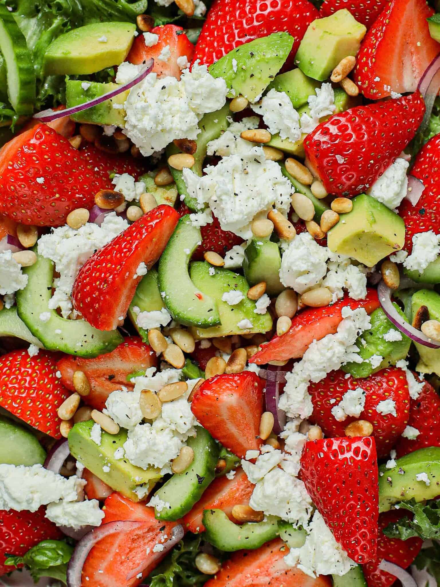 Jordbærsalat med avocado og feta