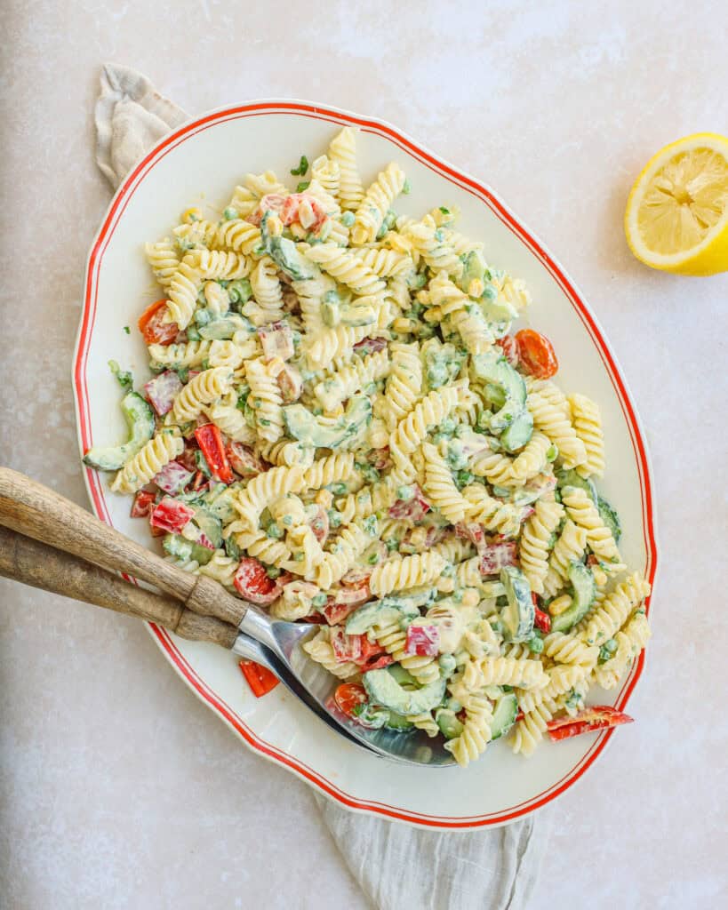 pastasalat med karrydressing