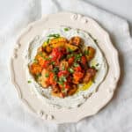 Fetacreme med bagte kartofler og bagte tomater
