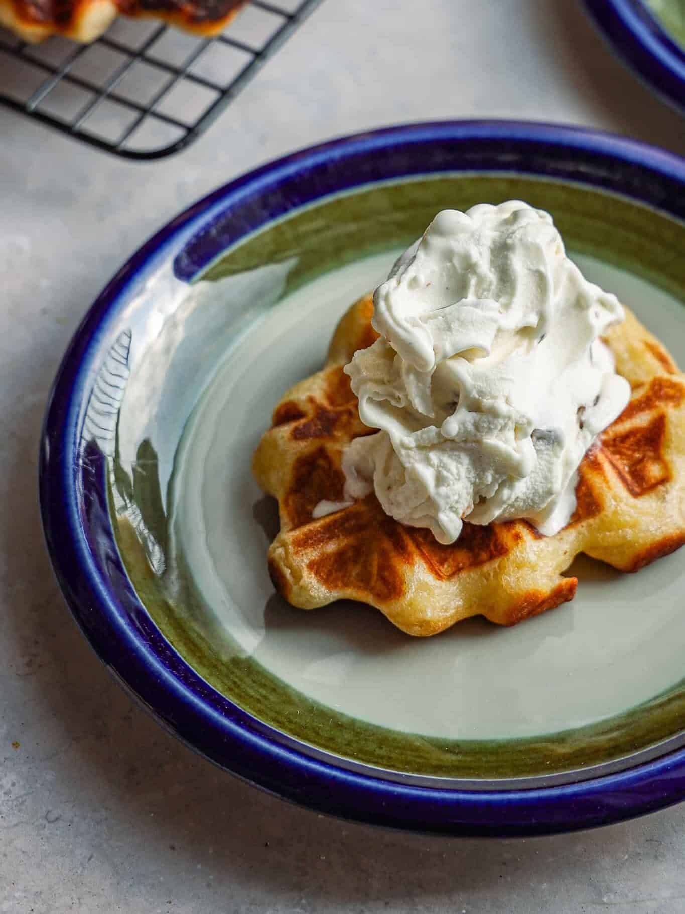 belgiske vafler med vaniljeis