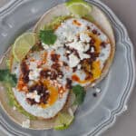 tacos med spejlæg og avocado