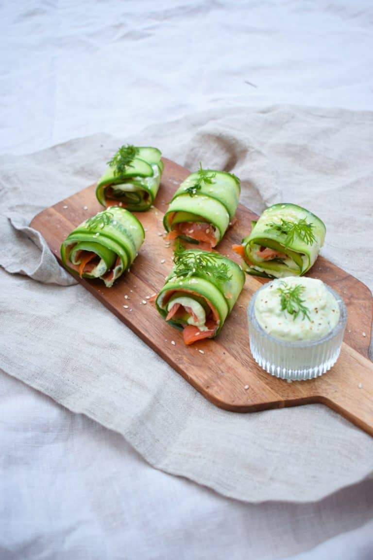 simpel forret med laks og avocado