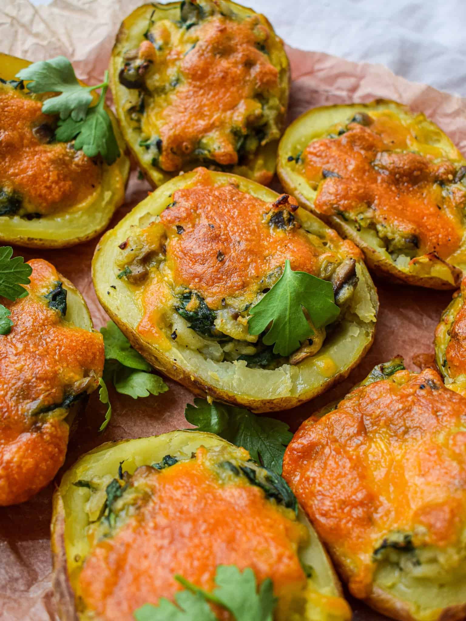 Fyldte kartofler med spinat og cheddarost