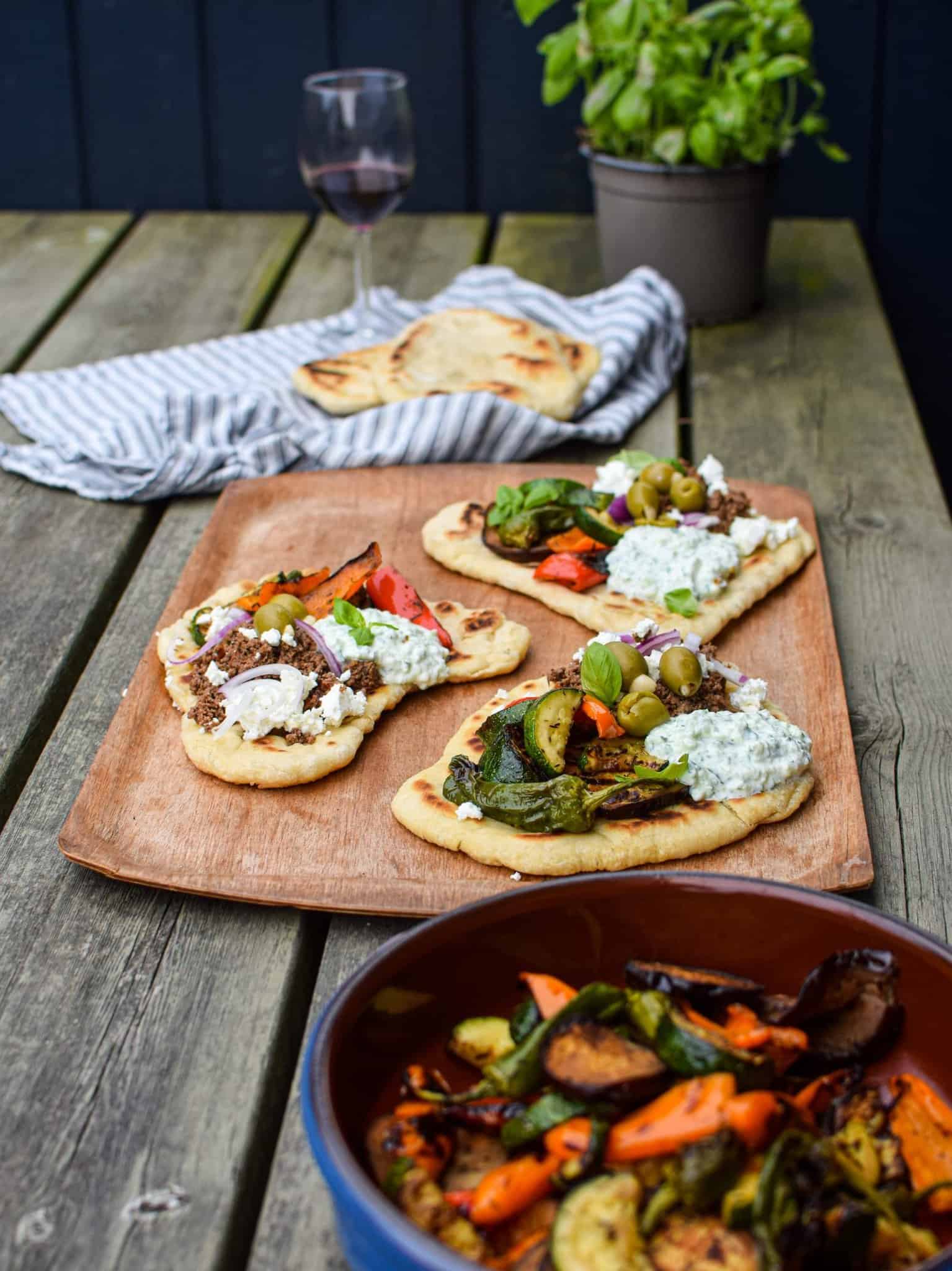 græske fladbrød med grillede grøntsager