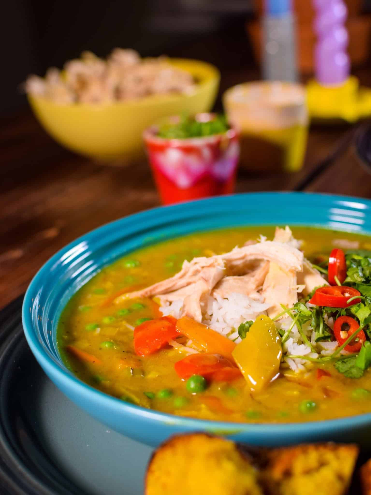 Karrysuppe med kylling og grønt