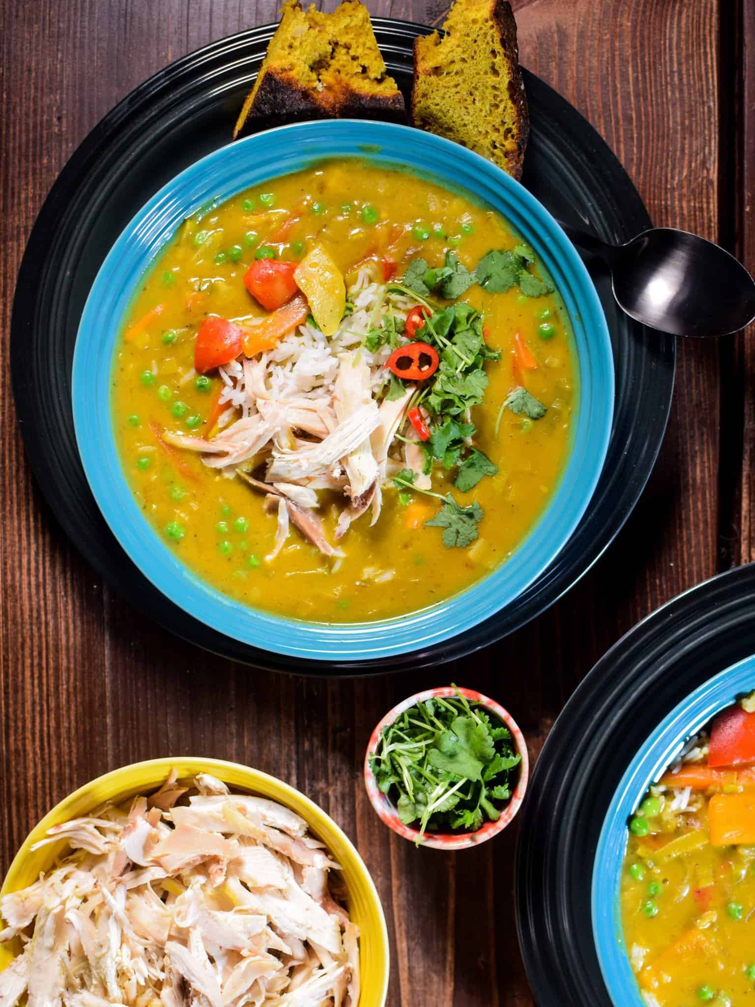 Karrysuppe med kylling og grønt