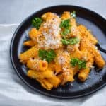 Cremet tøm-køleskabet-grøntsagspasta