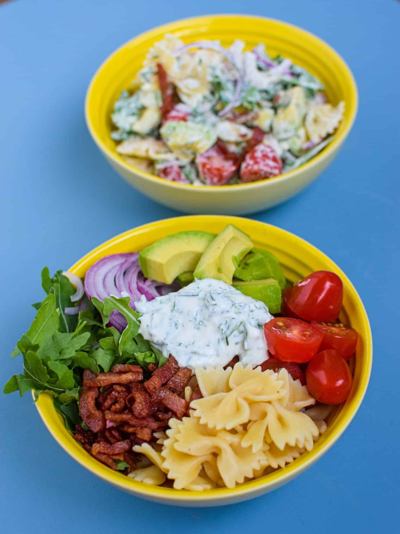 Nem pastasalat med yoghurtdressing