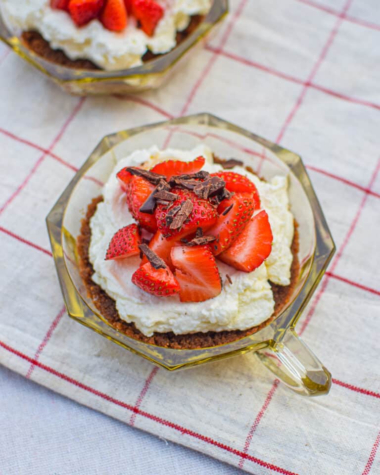 cheesecake i glas med kanelkiks