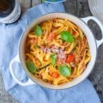 Frisk pasta med hvidvin, kylling og grønt