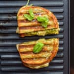 Panini med avocado, pesto og kylling