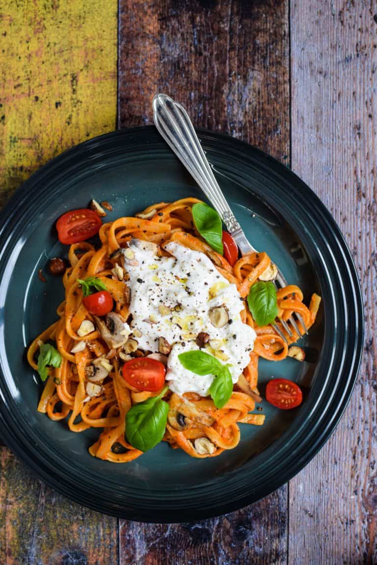 Pasta burrata i cremet tomatsauce