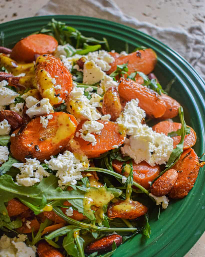 Salat med bagte gulerødder og feta