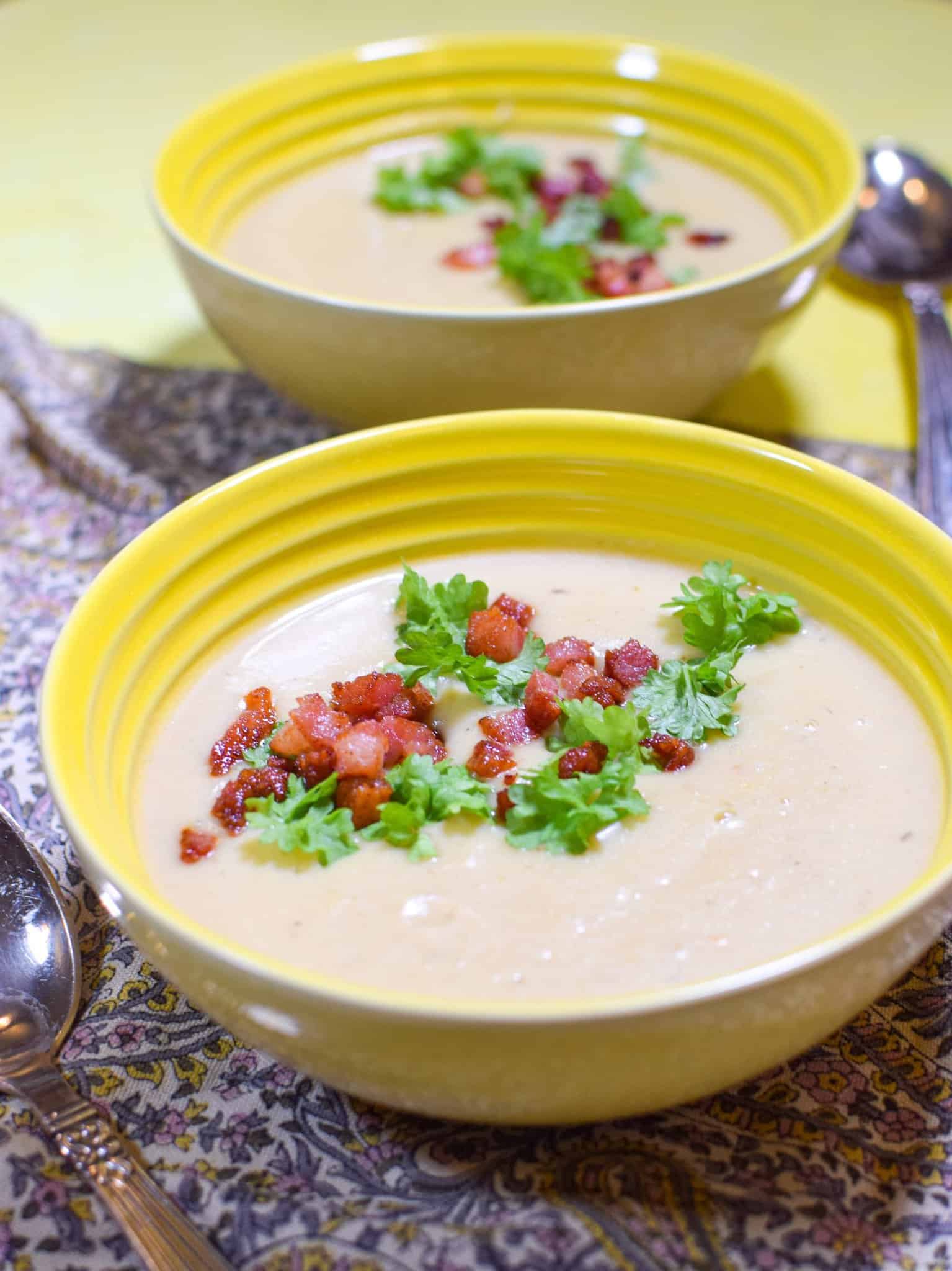 Kartoffelsuppe med blomkål og pikant